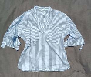 Calvin Klein Large Blue White Stripe Coastal V‑Neck Roll Tab Sleeve Lagenlook